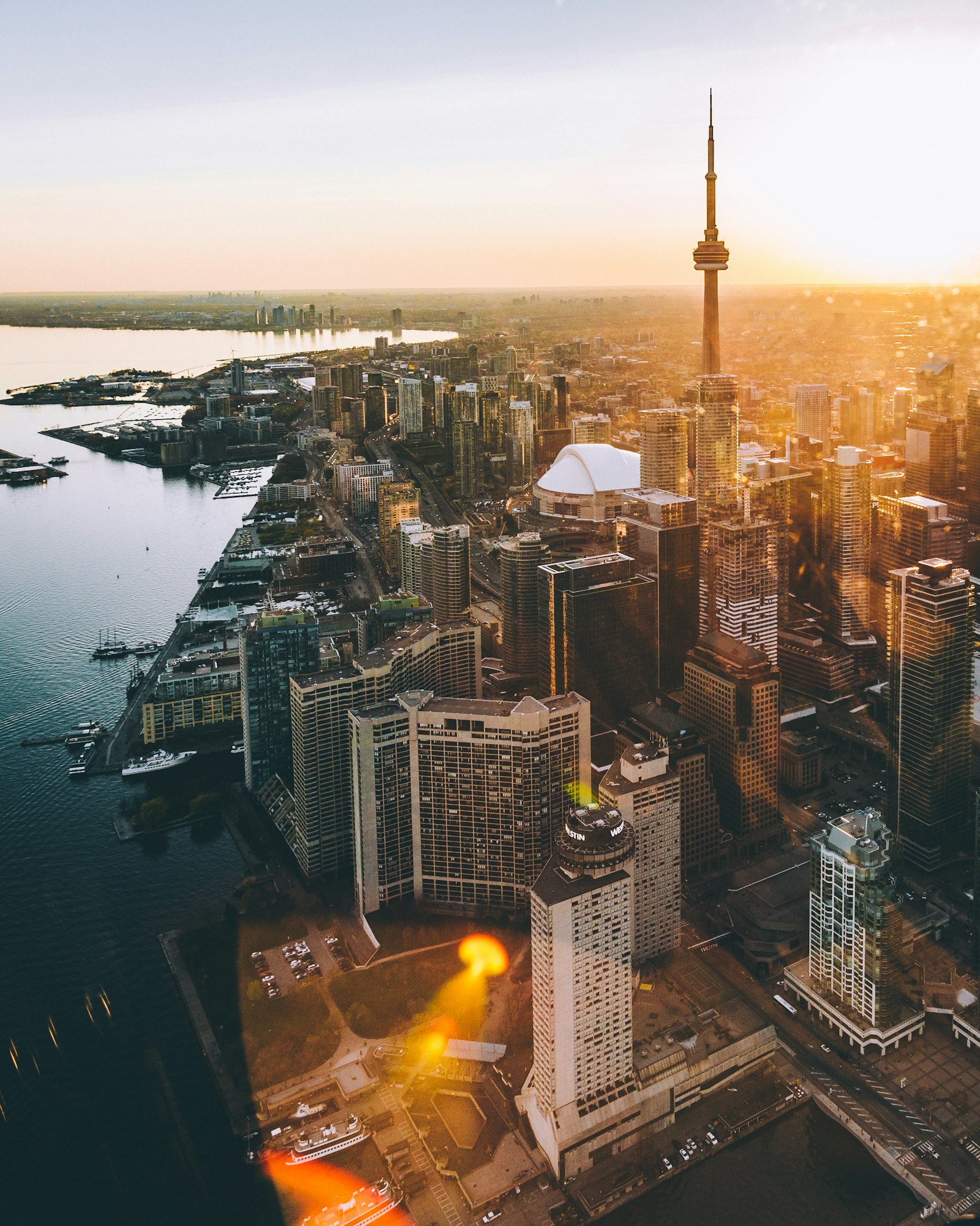 Canada Express Entry CRS 2026 – Toronto skyline with CN Tower