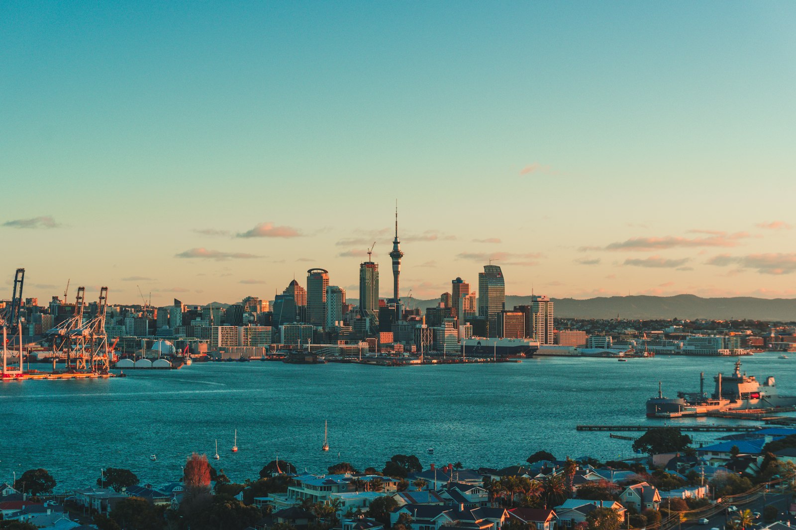 New Zealand Skilled Migrant points 2026, Auckland skyline