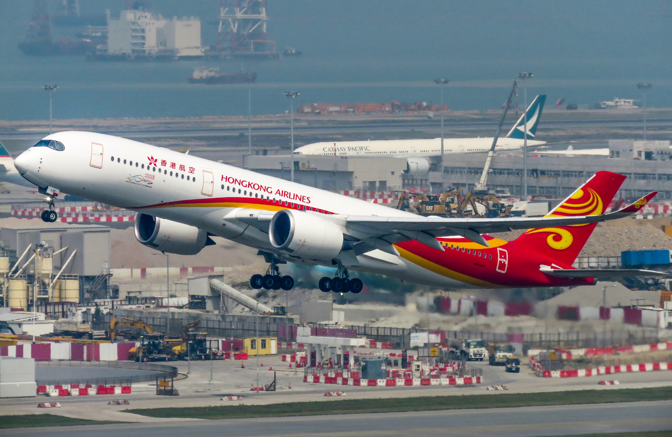 A commercial airliner in flight, amid ongoing Dubai Abu Dhabi flight disruptions