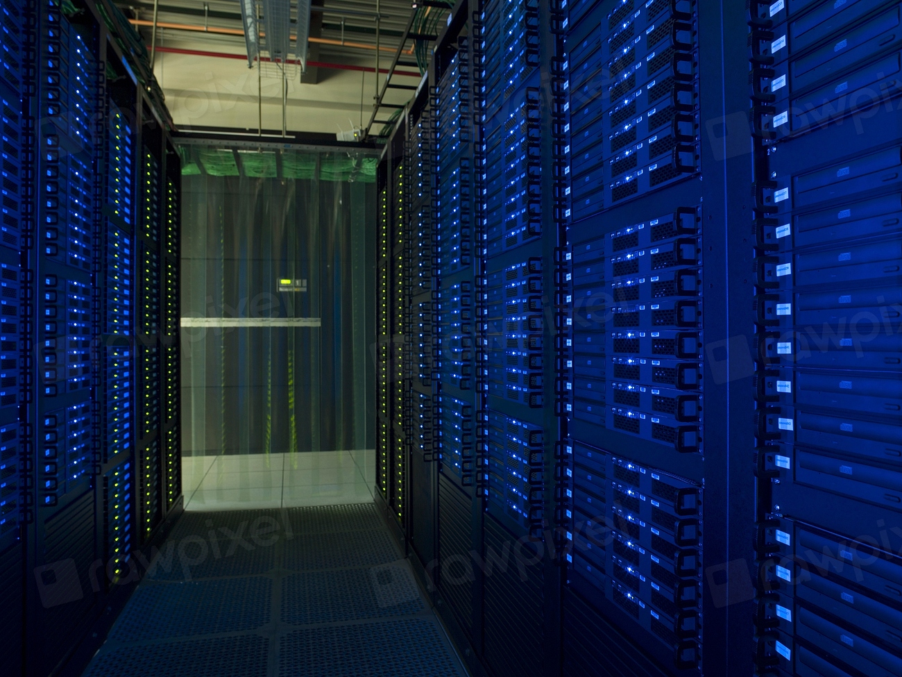 Data center server racks illustrating the Oracle Project Jupiter delay