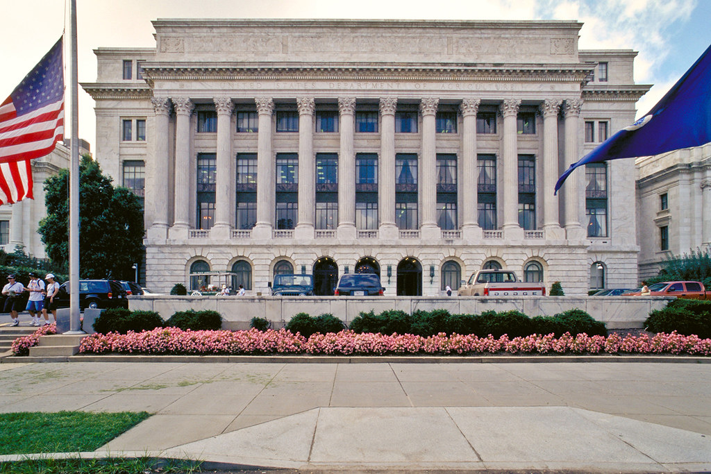 Federal courthouse building representing the Tennessee sues Anthropic patent case