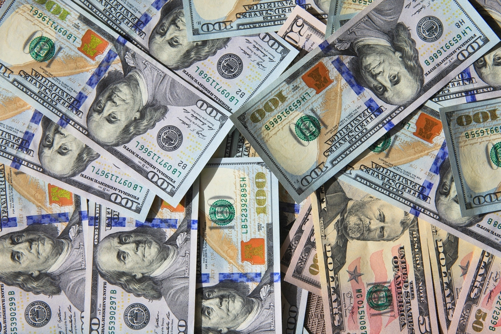 Gold price dollar strength currency exchange dollar bills