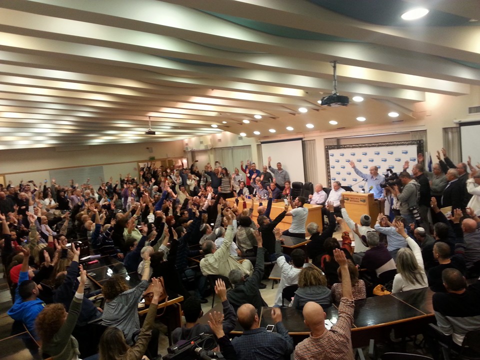 Voters casting ballots as Netanyahu bloc election results come in