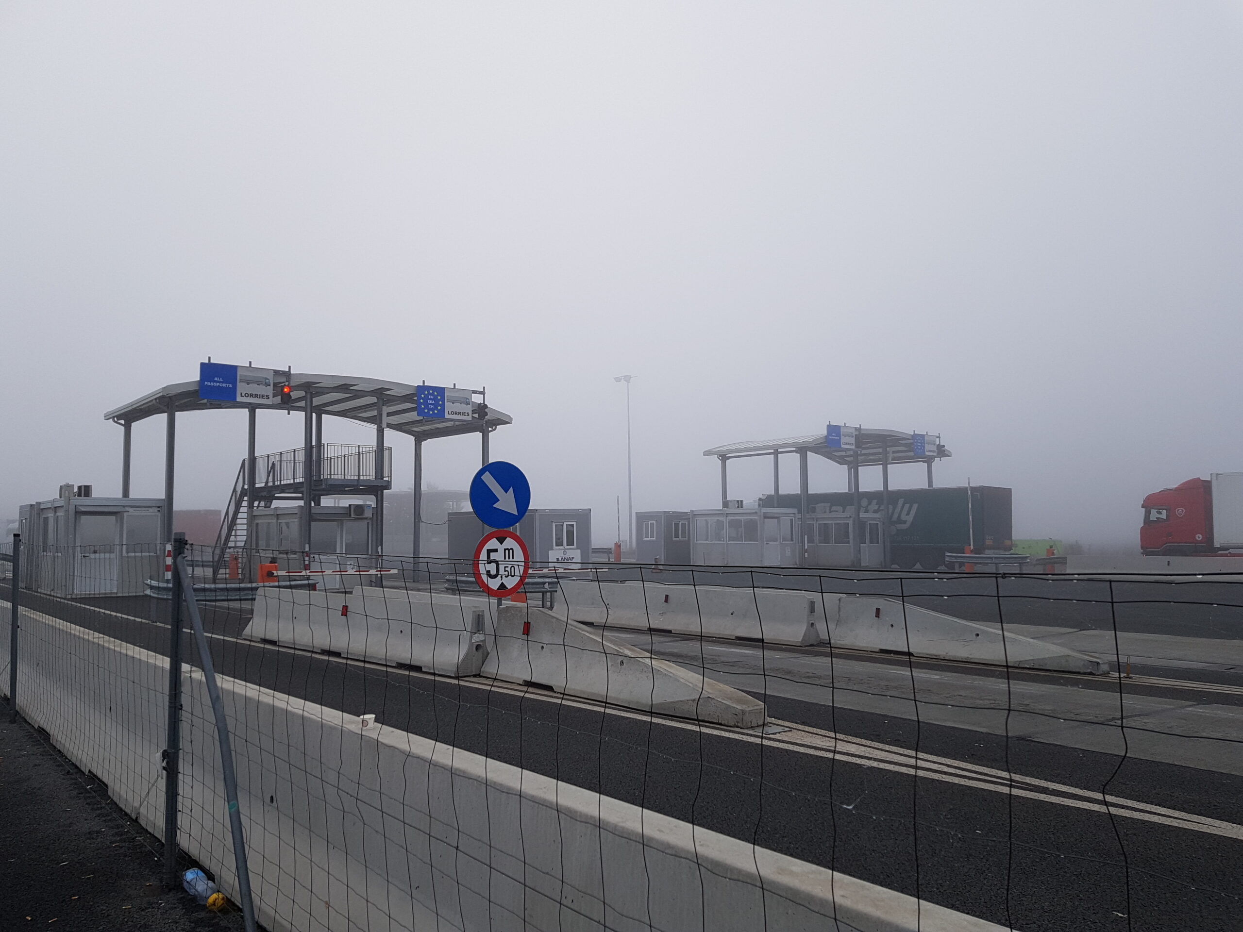Spain Italy border checks: highway border crossing checkpoint
